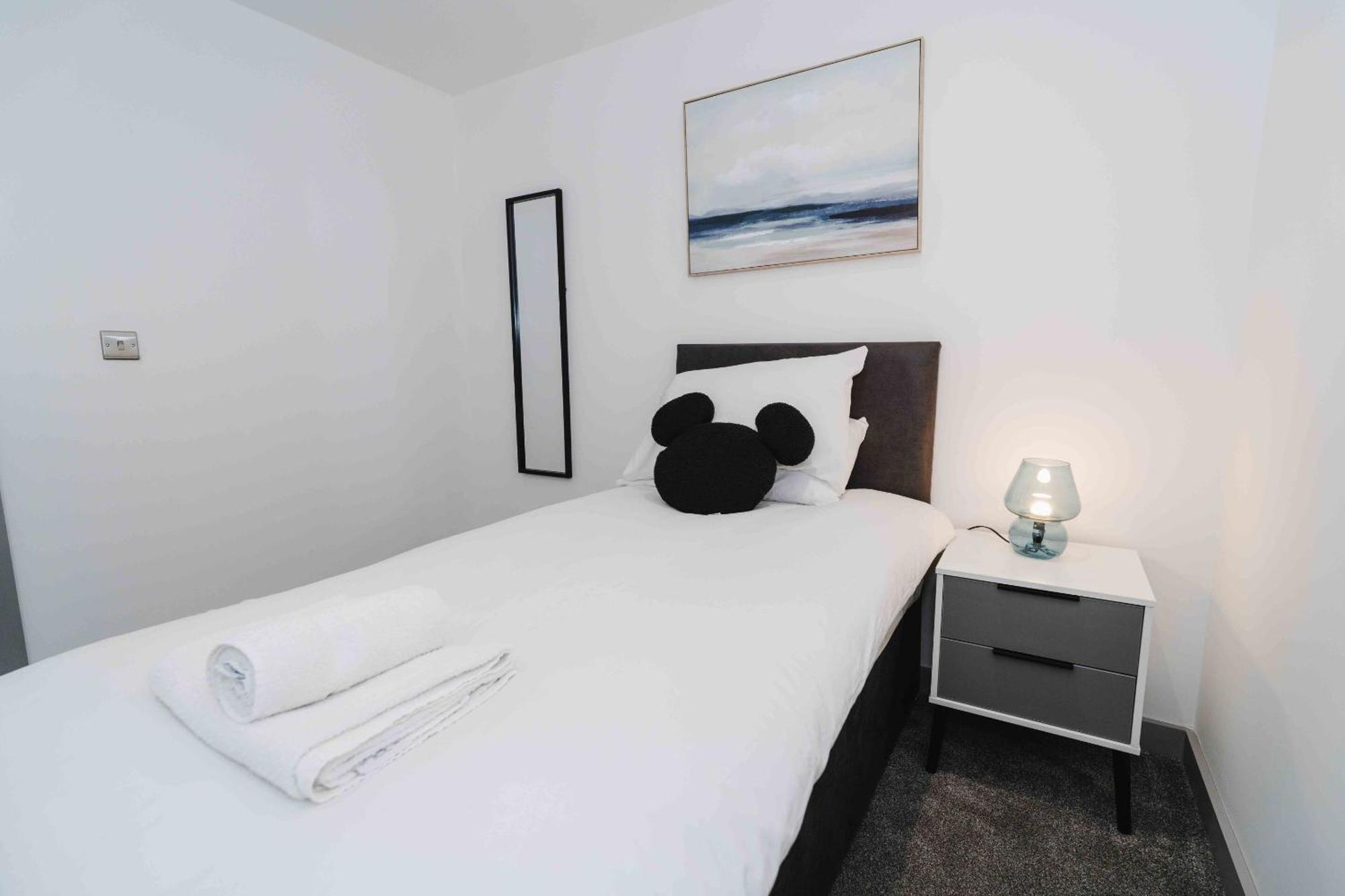Stunning Luxury Stay By Vichy Кингстън ъпон Хъл Екстериор снимка